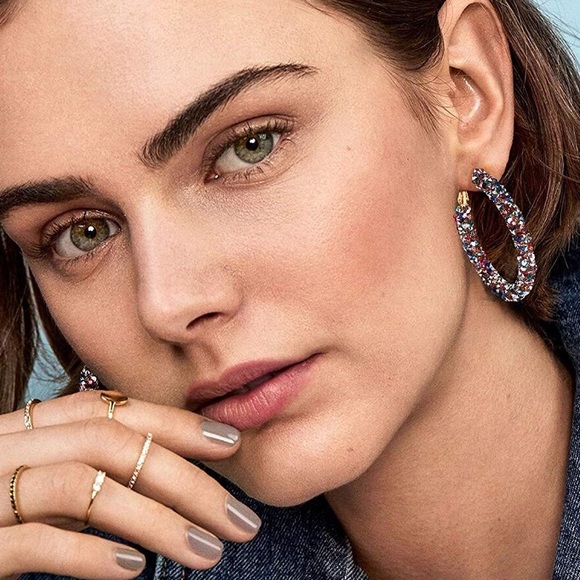 💌 Small Sparkling Rhinestone Hoops - Picture 4 of 6